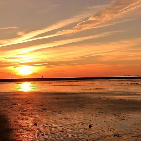 Luettje Huus Frieda Mit Strandkorb Am Strand Von Mai Bis September Apartamento Cuxhaven Exterior foto