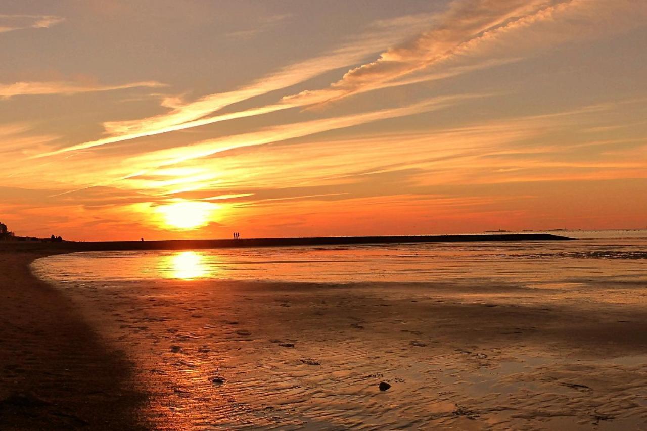 Luettje Huus Frieda Mit Strandkorb Am Strand Von Mai Bis September Apartamento Cuxhaven Exterior foto