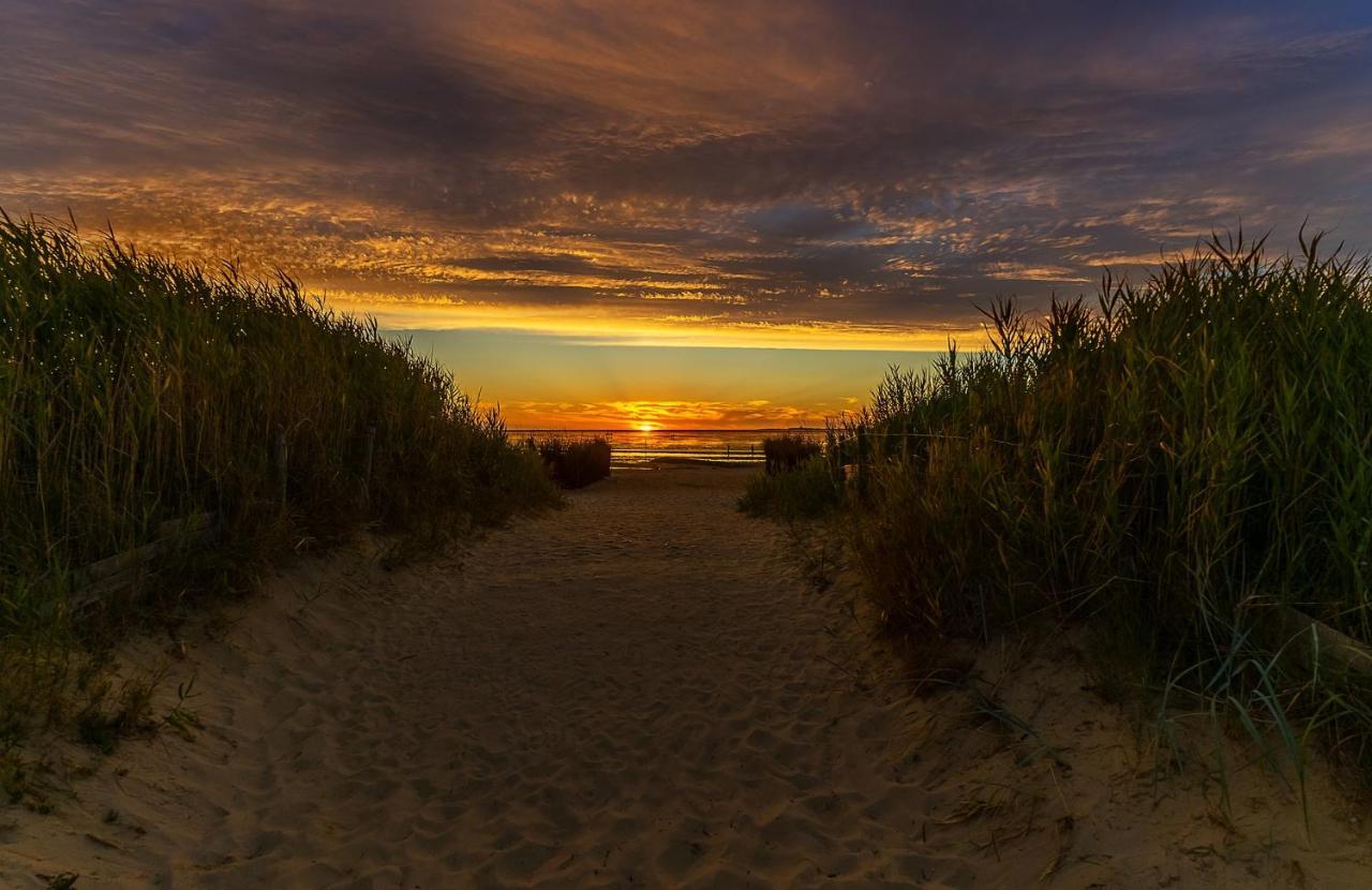 Luettje Huus Frieda Mit Strandkorb Am Strand Von Mai Bis September Apartamento Cuxhaven Exterior foto