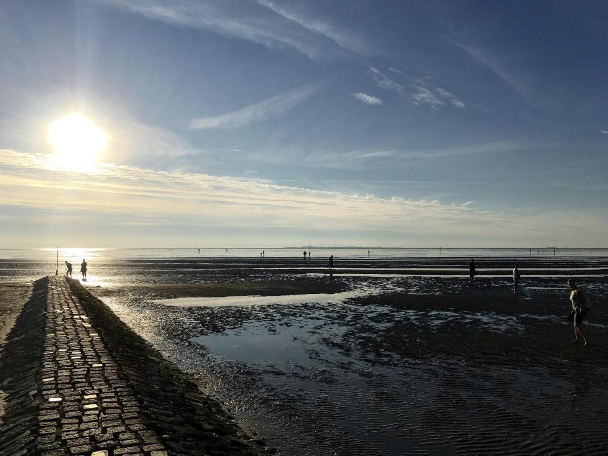 Luettje Huus Frieda Mit Strandkorb Am Strand Von Mai Bis September Apartamento Cuxhaven Exterior foto