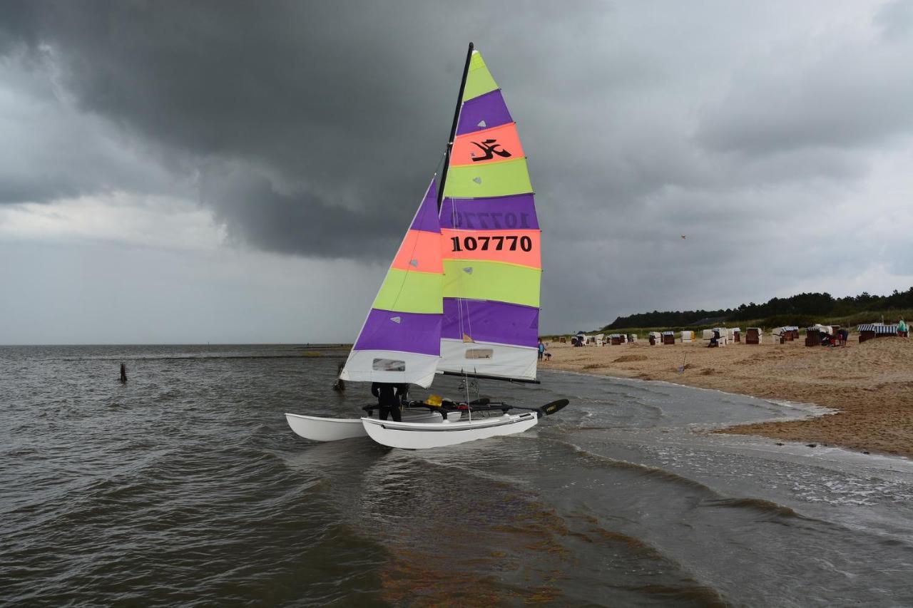 Luettje Huus Frieda Mit Strandkorb Am Strand Von Mai Bis September Apartamento Cuxhaven Exterior foto